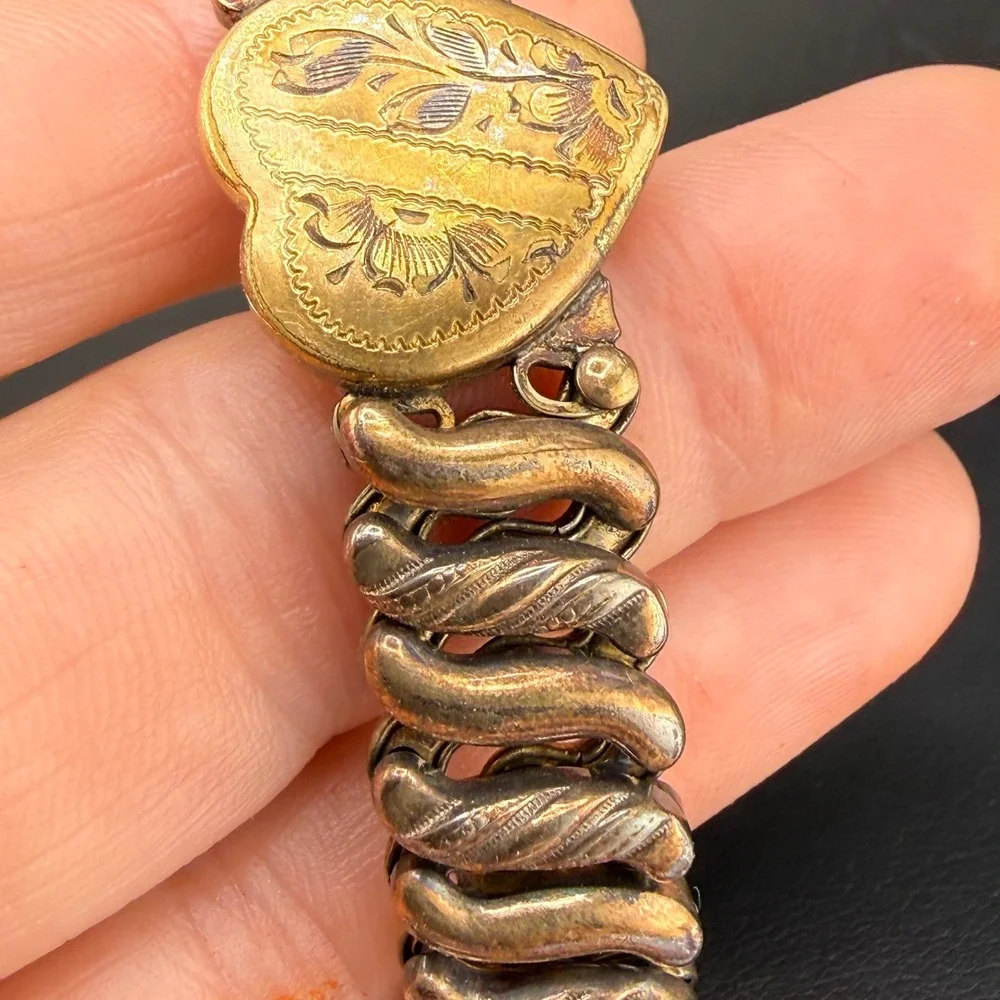 Vintage  D.F.B. Co. Carmen Expansion Bracelet WWII Sweetheart Gold Tone 5.5 READ